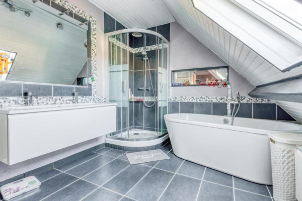 Maison familiale individuelle avec grand jardin – Rouvres