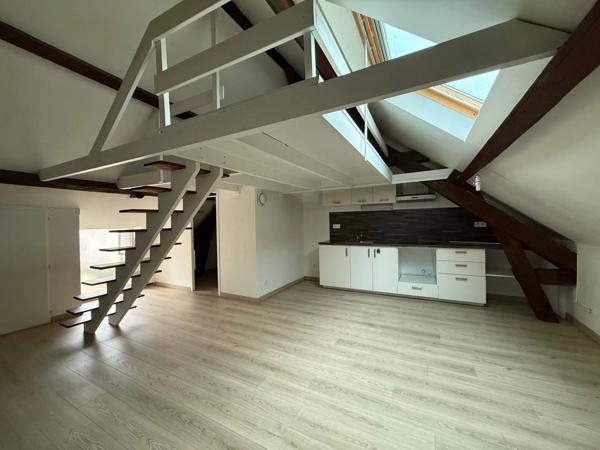 Location                                                      Appartement
                        
                     1 pièces                      28 m2                     à Combs-la-Ville