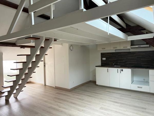 Location                                                      Appartement
                        
                     1 pièces                      28 m2                     à Combs-la-Ville