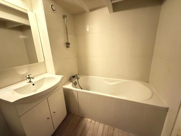 Location                                                      Appartement
                        
                     1 pièces                      28 m2                     à Combs-la-Ville