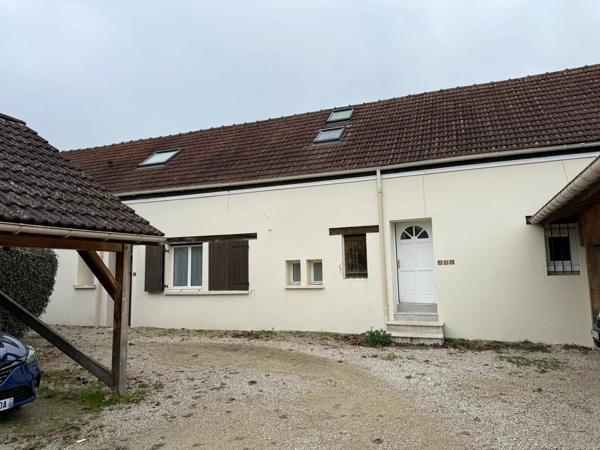 Location                                                      Appartement
                        
                     1 pièces                      28 m2                     à Combs-la-Ville