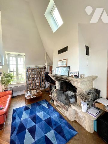 Appartement duplex rénové dans résidence ancienne 