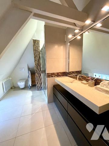 Appartement duplex rénové dans résidence ancienne 