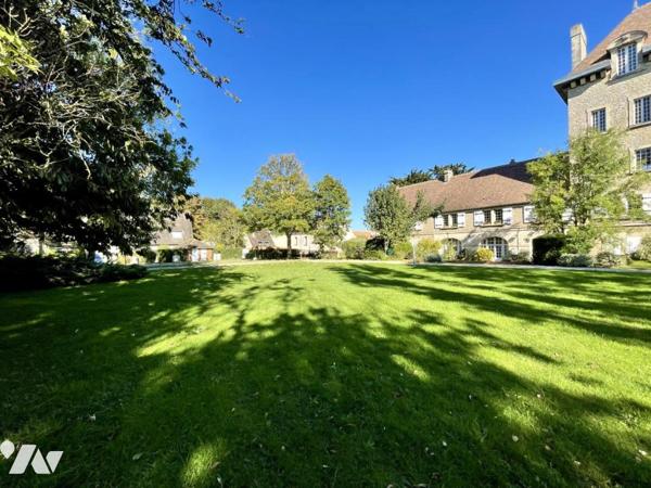 Appartement duplex rénové dans résidence ancienne 