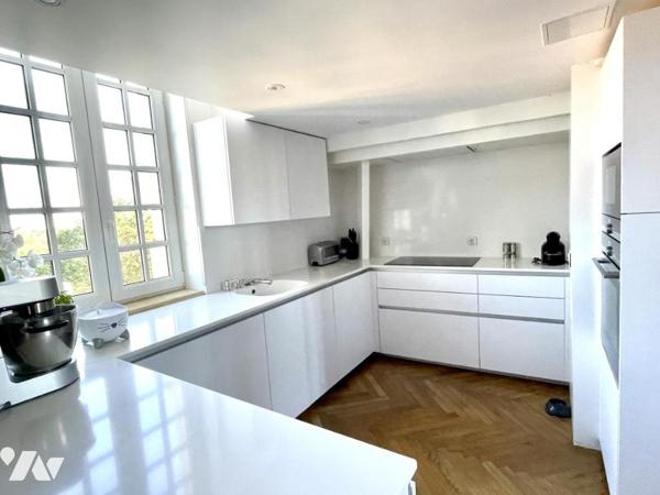 Appartement duplex rénové dans résidence ancienne 