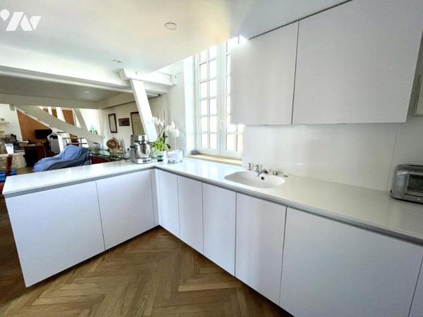 Appartement duplex rénové dans résidence ancienne 