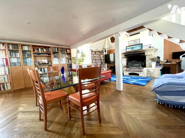 Appartement duplex rénové dans résidence ancienne 