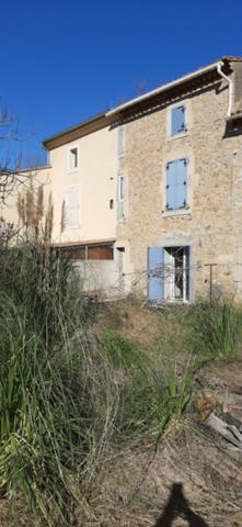 Canet (11200) Canet d'Aude, maison en pierres à rénover avec petit jardin