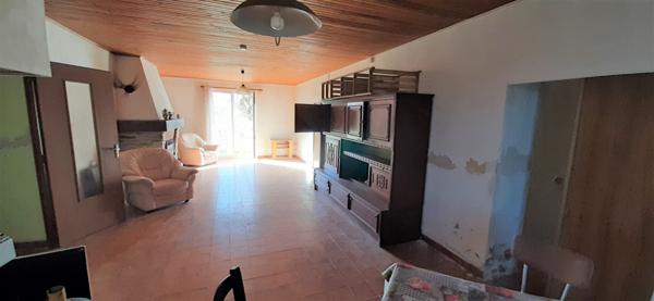 Canet (11200) Canet d'Aude, maison en pierres à rénover avec petit jardin