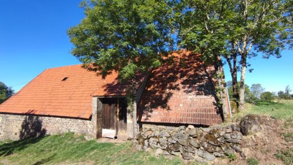 Grange avec beau terrain attenant et vue dégagée, 15400 Trizac