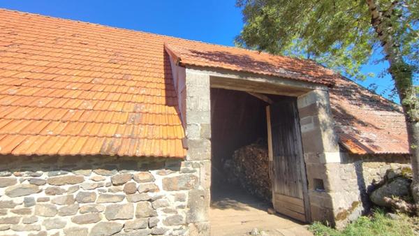 Grange avec beau terrain attenant et vue dégagée, 15400 Trizac