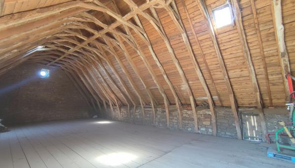 Grange avec beau terrain attenant et vue dégagée, 15400 Trizac