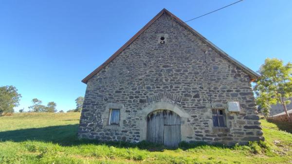Grange avec beau terrain attenant et vue dégagée, 15400 Trizac