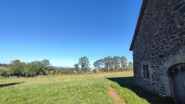 Grange avec beau terrain attenant et vue dégagée, 15400 Trizac