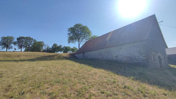 Grange avec beau terrain attenant et vue dégagée, 15400 Trizac
