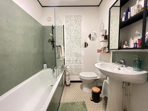 Studio meublé 34 m2 + cave + parking - quartier Madeleine