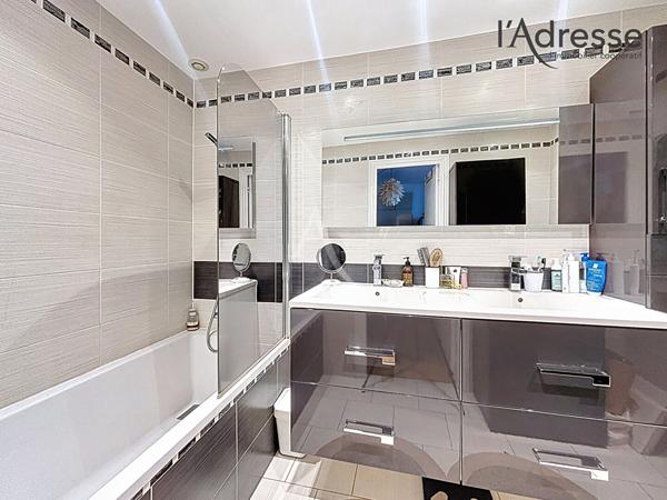 Suresnes Liberté - Appartement 4/5 pièces de 99,30 m² avec parking