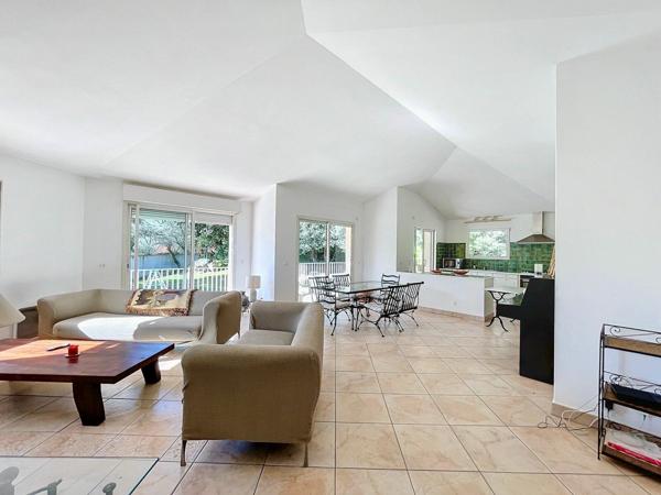 Maison à vendre    15 pièces •  Sotta