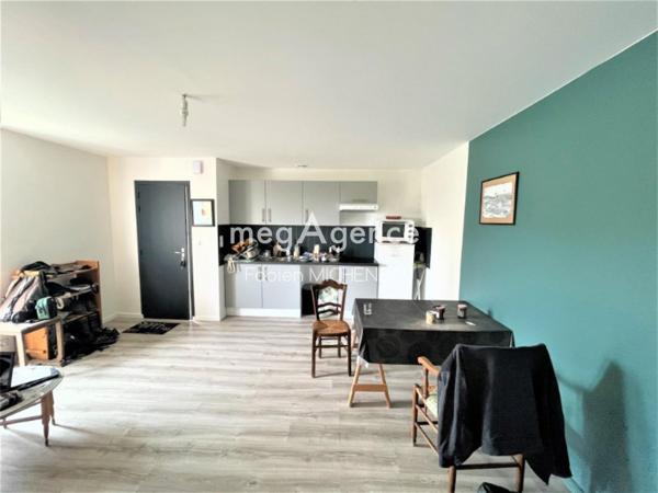 Immeuble à CHAMPDENIERS, 79220 - 350m²