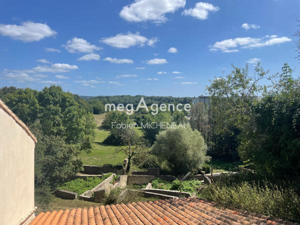 Immeuble à CHAMPDENIERS, 79220 - 350m²