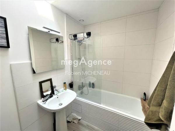 Immeuble à CHAMPDENIERS, 79220 - 350m²