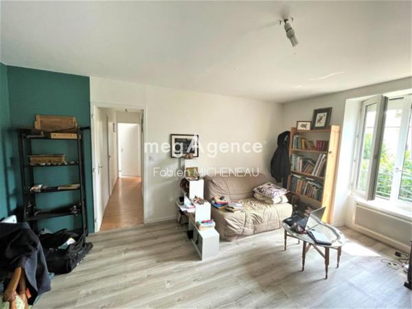 Immeuble à CHAMPDENIERS, 79220 - 350m²