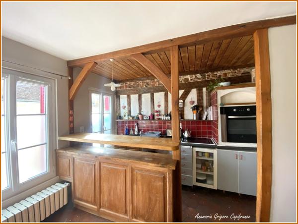 Centre Courville-Sur-Eure À vendre appartement avec jardinet