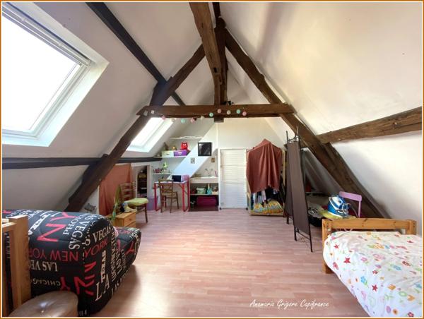 Centre Courville-Sur-Eure À vendre appartement avec jardinet