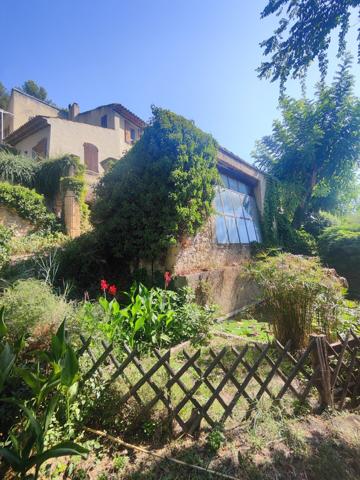 Vaugines, propriété de 400 m² sur 2,5 hectares avec piscine