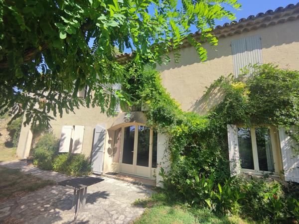 Vaugines, propriété de 400 m² sur 2,5 hectares avec piscine