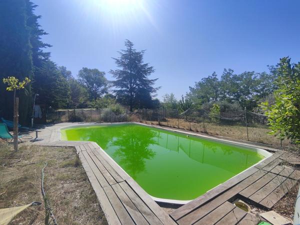 Vaugines, propriété de 400 m² sur 2,5 hectares avec piscine