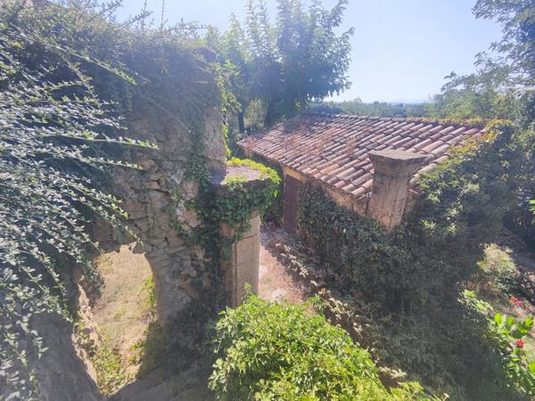 Vaugines, propriété de 400 m² sur 2,5 hectares avec piscine