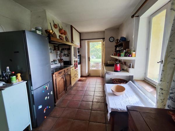 Vaugines, propriété de 400 m² sur 2,5 hectares avec piscine