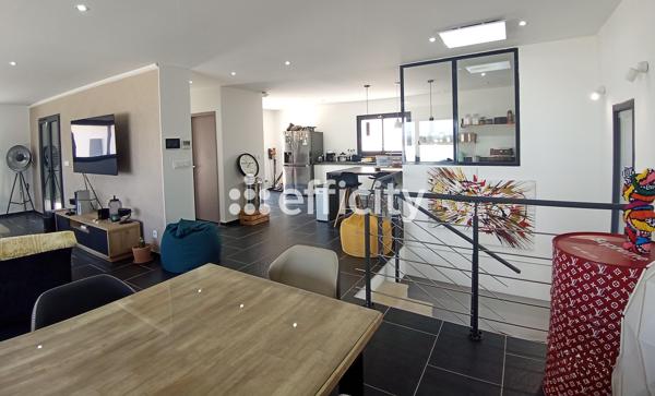 Maison
         4 pièces
        - 163 m² Bien prestige 450 000 € *