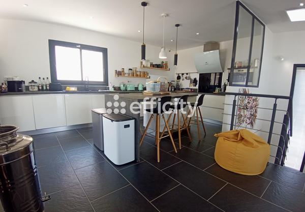 Maison
         4 pièces
        - 163 m² Bien prestige 450 000 € *