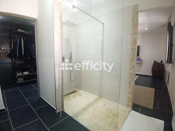 Maison
         4 pièces
        - 163 m² Bien prestige 450 000 € *
