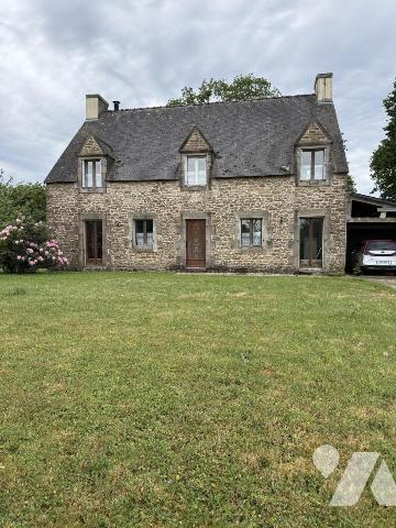 À VENDRE MAISON DE CARACTÈRE SÉNÉ BOURG-1623 m2 de terrain