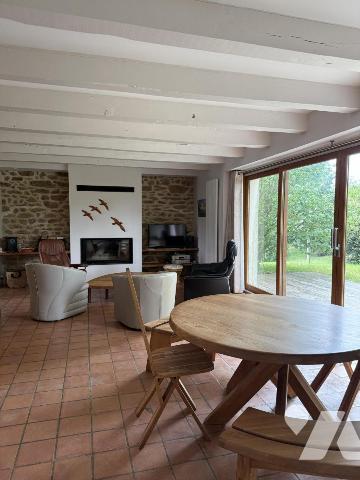 À VENDRE MAISON DE CARACTÈRE SÉNÉ BOURG-1623 m2 de terrain