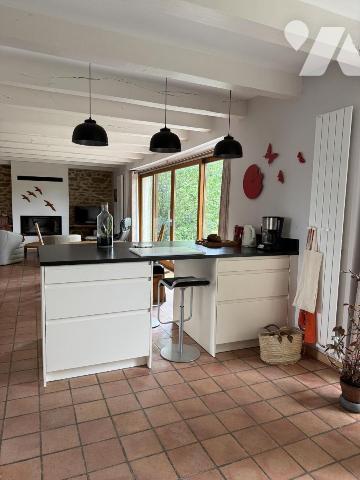 À VENDRE MAISON DE CARACTÈRE SÉNÉ BOURG-1623 m2 de terrain