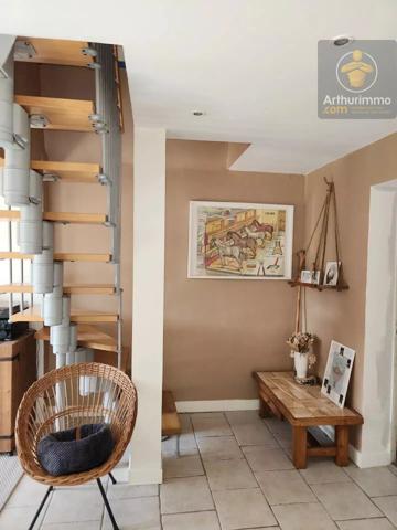 Location                                                      Maison
                        
                     3 pièces                      68 m2                     à La Ferté-Saint-Cyr