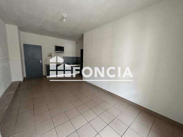Location Appartement 2 pièces 35 m² - 35 RUE DE L'EGLISE Nimes-st Cesaire 30900