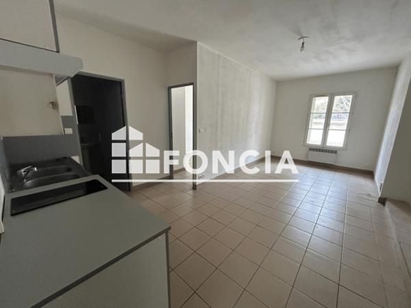 Location Appartement 2 pièces 35 m² - 35 RUE DE L'EGLISE Nimes-st Cesaire 30900