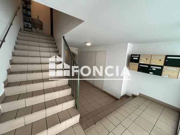 Location Appartement 2 pièces 35 m² - 35 RUE DE L'EGLISE Nimes-st Cesaire 30900