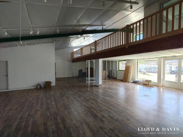 Local sur 2 Niveaux de 250m² - Zone du Lac
