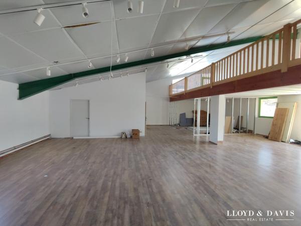 Local sur 2 Niveaux de 250m² - Zone du Lac