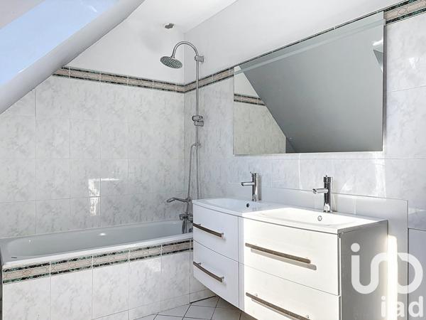 House for sale 6 rooms 125 m² Saint-Rémy-lès-Chevreuse