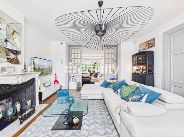 Maison
         8 pièces
        - 256 m² Exclusivité 439 000 €*