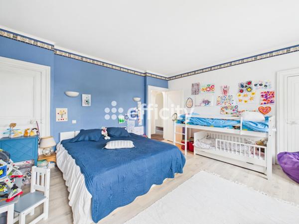 Maison
         8 pièces
        - 256 m² Exclusivité 439 000 €*