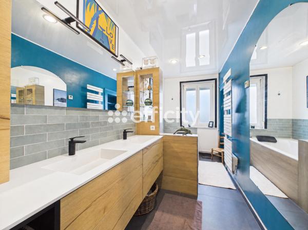Maison
         8 pièces
        - 256 m² Exclusivité 439 000 €*
