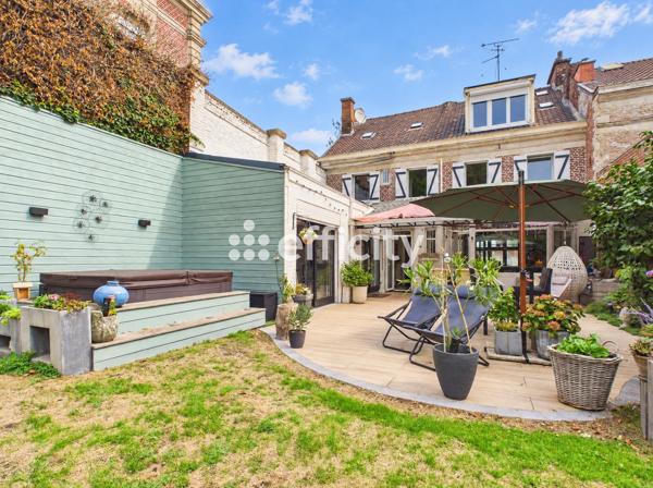 Maison
         8 pièces
        - 256 m² Exclusivité 439 000 €*